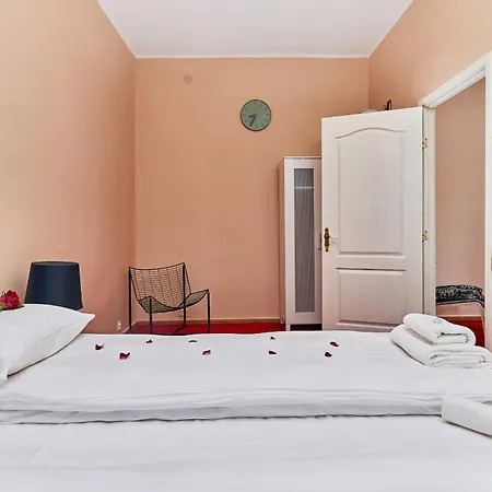 Market Square Old Town By Renters